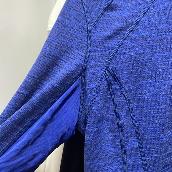 Zip up - Picture 2 of 9